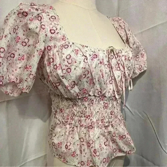 (NWT) WAYF - Floral Print Smocked Waist Top & Puff Sleeves - Picture 6 of 7